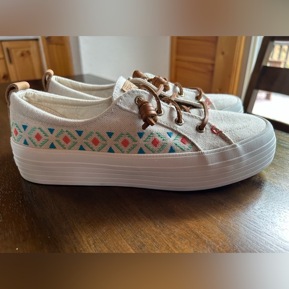 Sperry Shoes - Sperry crest vibe canvas shoes